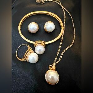 Bangkok High Quality Pearl 24K Gold plated 4 in 1 jewelry set.